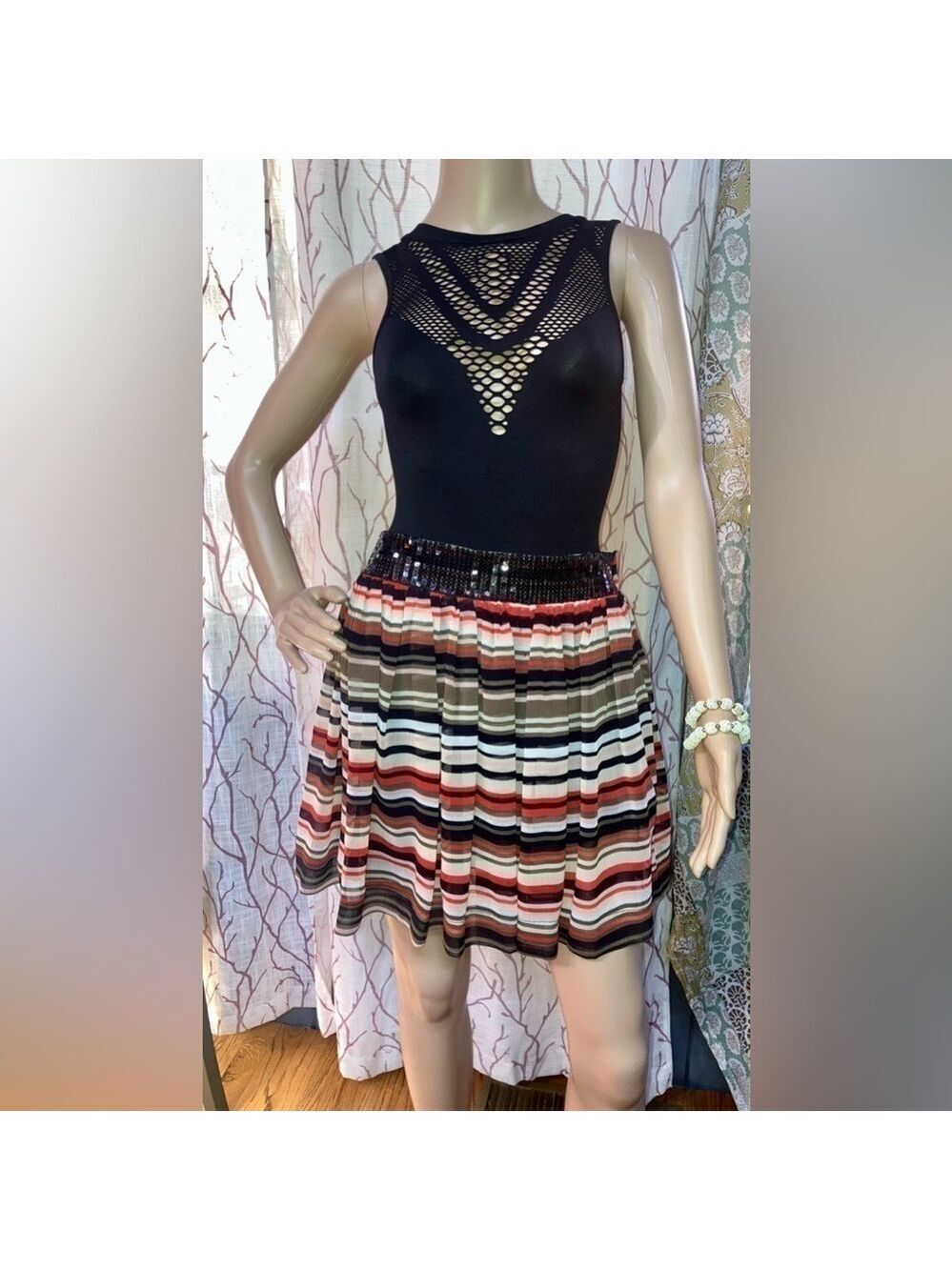 ANTHROPOLOGIE-Holiday Skirt Women’s med. gorgeous sequin waist, silk w/lining
